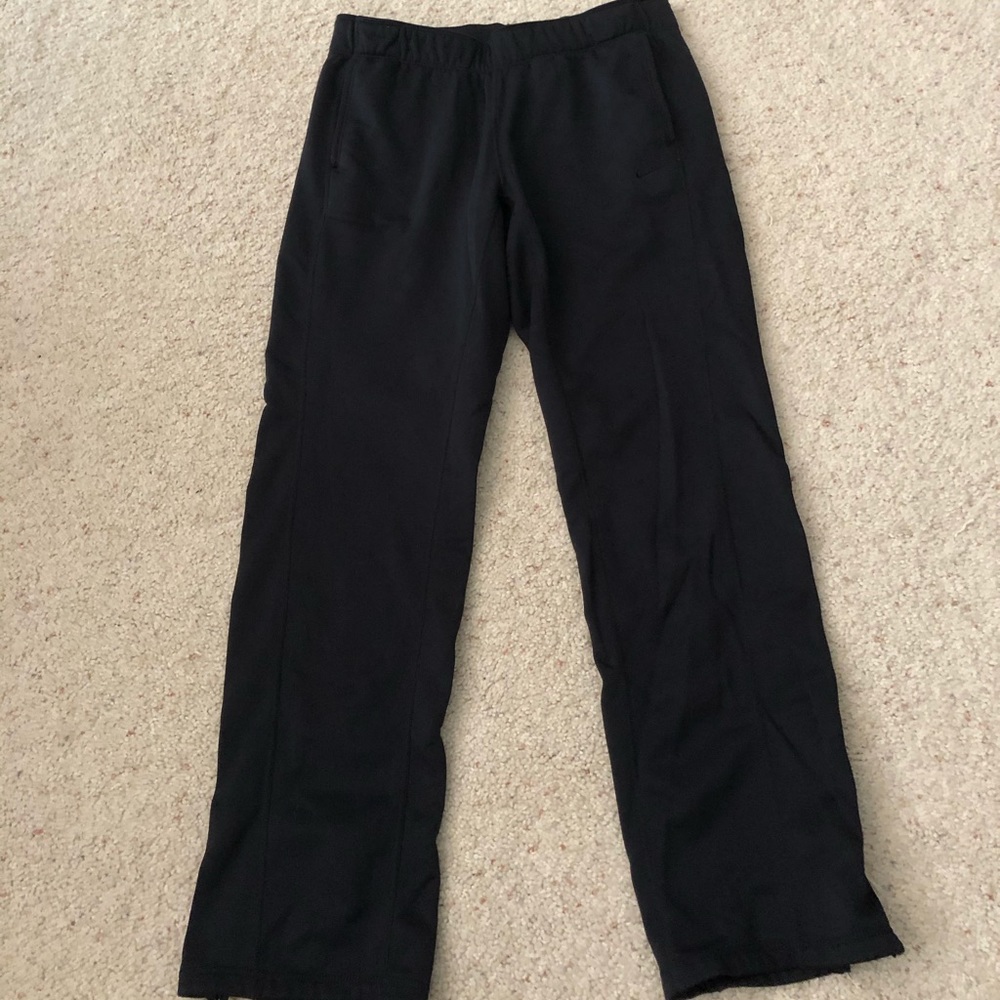 Women’s Nike black therma fit pants